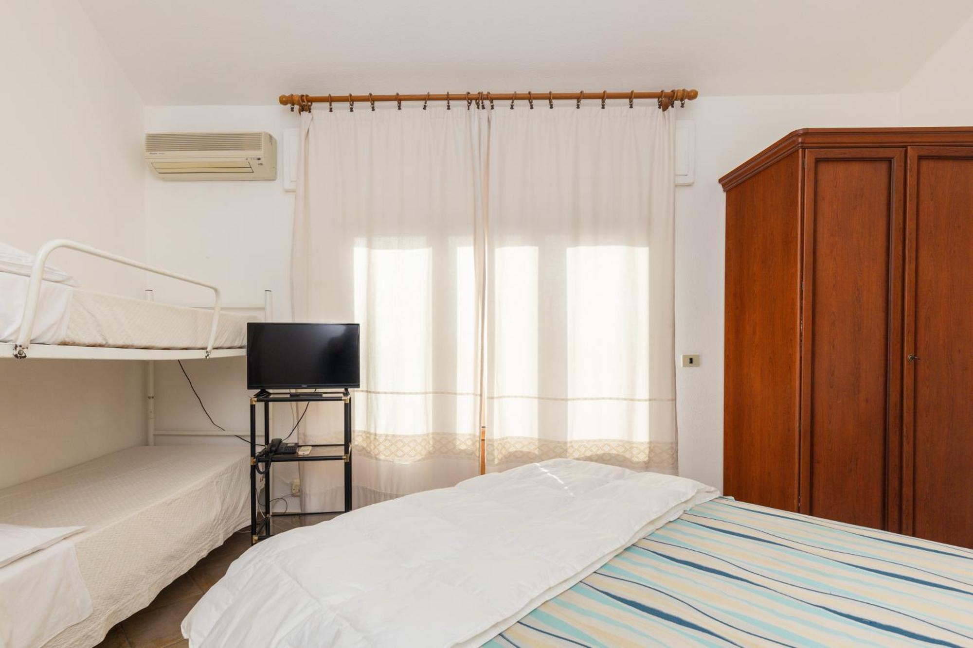 Hotel Donatella Posada  Bagian luar foto